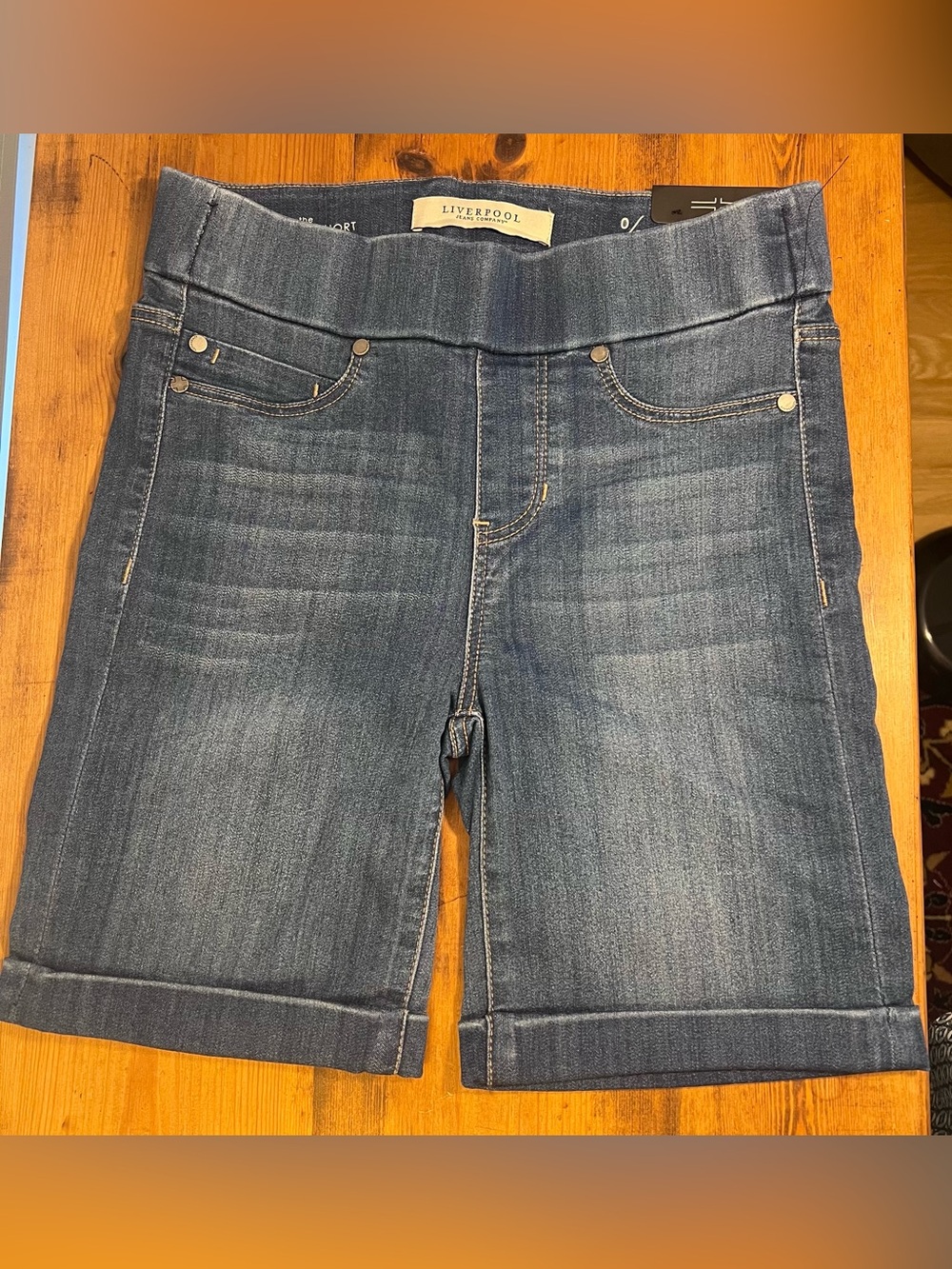 NEW Liverpool Pull-On Medium Wash Denim Bermuda/Walking Shorts, Stretch, Size 0